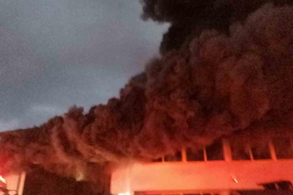 SON HABERLER |  İzmir'de fabrikada yangın!  Atatürk Organize Sanayi Bölgesi'nden dumanlar yükseliyor