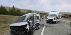 Ambulans ile hafif ticari araç çarpıştı: 2'si polis 6 yaralı