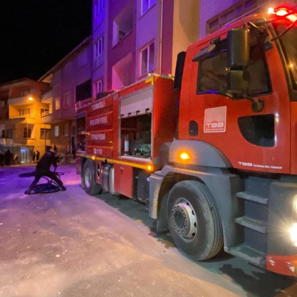 Türkeli'de 6 katlı binanın bacasındaki yangın söndürüldü